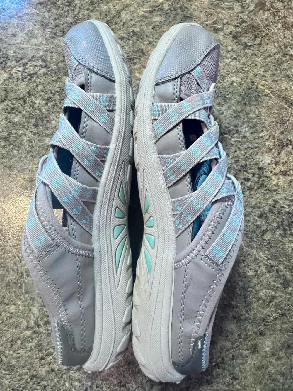 Women’s Skechers Reggae Fest Dory Slip On Walking Shoes - Size 8.5